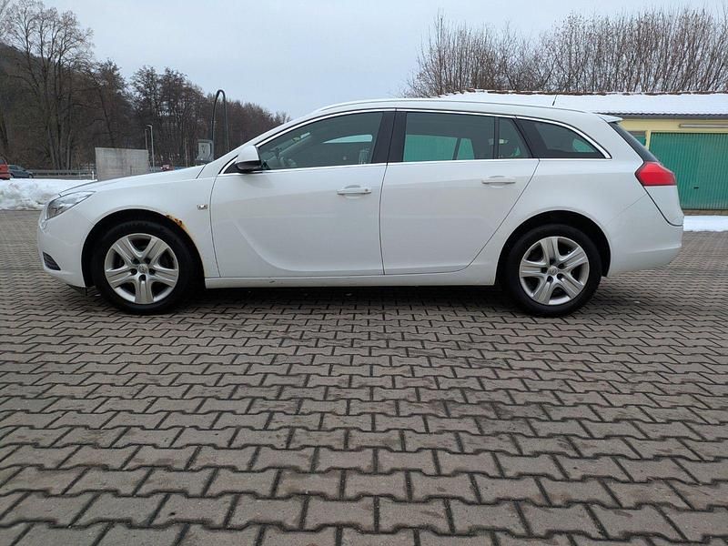 Gebraucht Opel Insignia Edition 131 PS (96 kW) 2012 Weiß Kombi