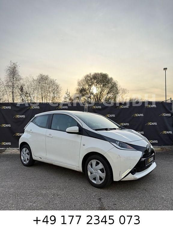 Weiß Gebraucht 2015 Toyota Aygo Cool Kleinwagen | 6.990 € (Guter Preis) - Bild 1/4