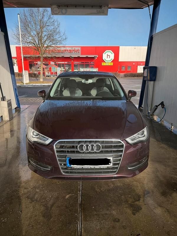 Gebraucht Audi A3 Comfort 122 PS (89 kW) 2012 Rot Kleinwagen