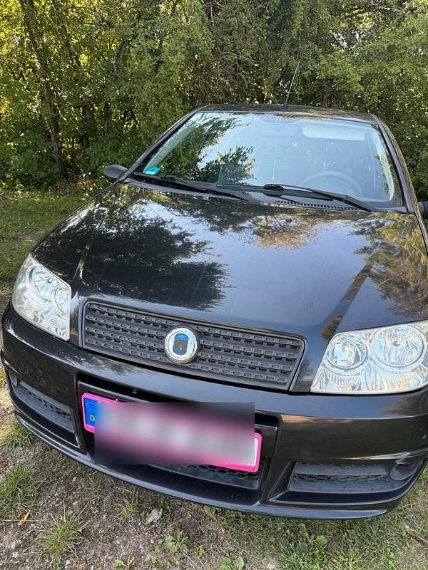 Schwarz Gebraucht 2004 Fiat Punto Kleinwagen | 500 € (Guter Preis) - Bild 1/4