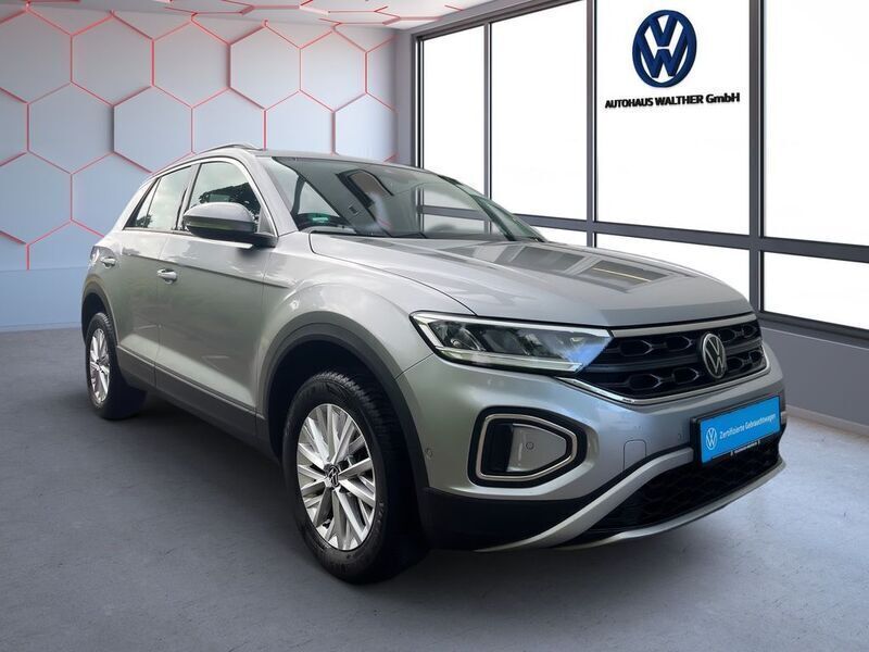 Gebraucht VW T-Roc Life 110 PS (80 kW) 2023 Pyrit silber metallic SUV