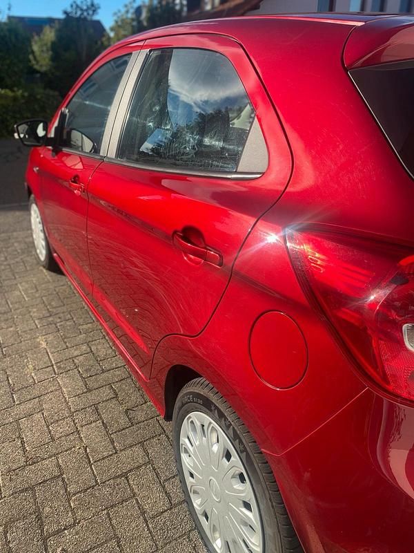 Rot Gebraucht 2018 Ford Ka Plus Kleinwagen | 7.500 € (Guter Preis) - Bild 1/3