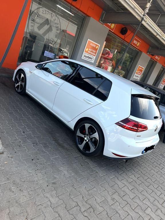 Weiß Gebraucht 2016 VW Golf VII GTI Limousine | 14.900 € (Guter Preis) - Bild 1/4