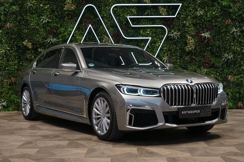 Grau Gebraucht 2022 BMW 740L Sport Line Limousine | 61.125 € (Teuer) - Bild 1/3
