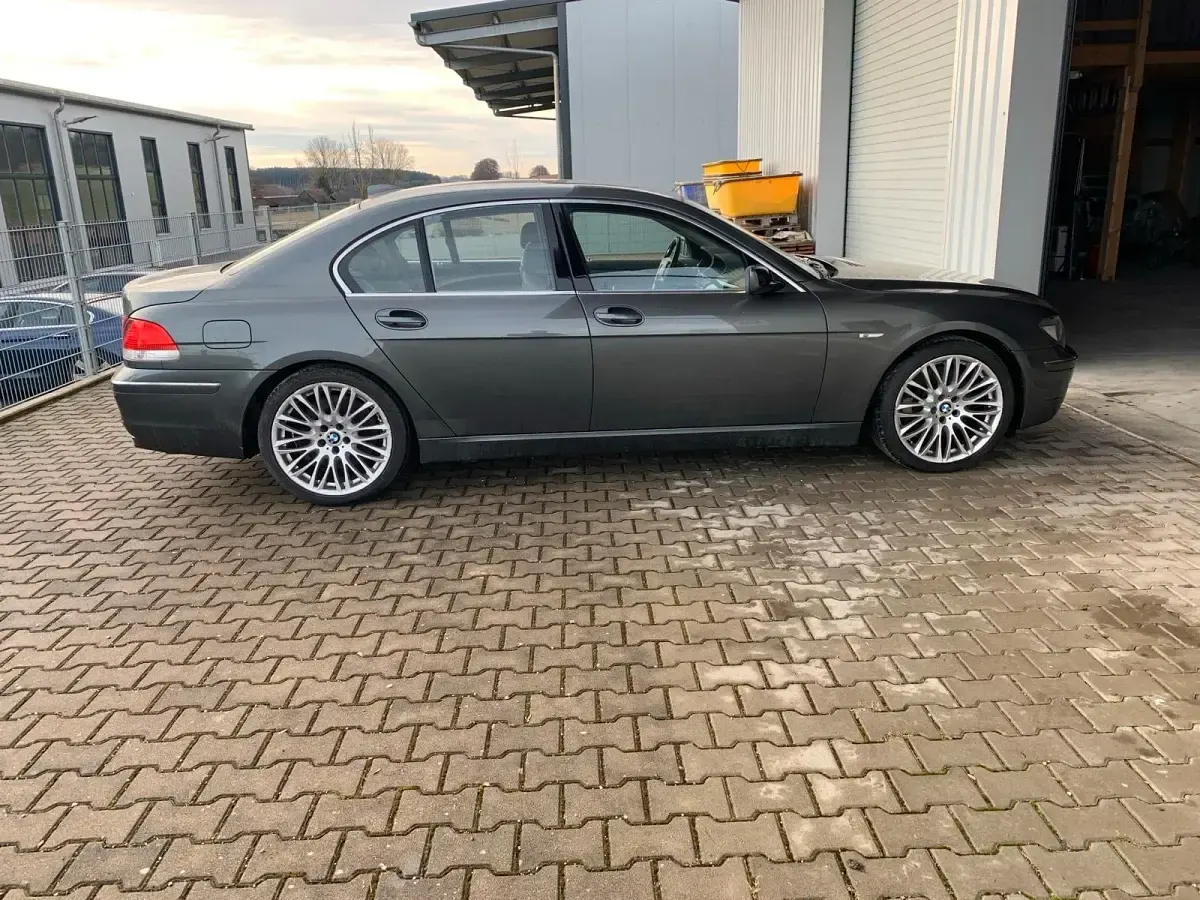 Gebraucht BMW 760 450 PS (330 kW) 2005 Grau Limousine