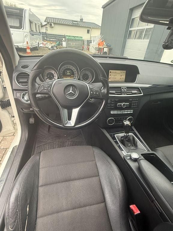 Gebraucht Mercedes C180 156 PS (114 kW) 2011 Weiß Coupé