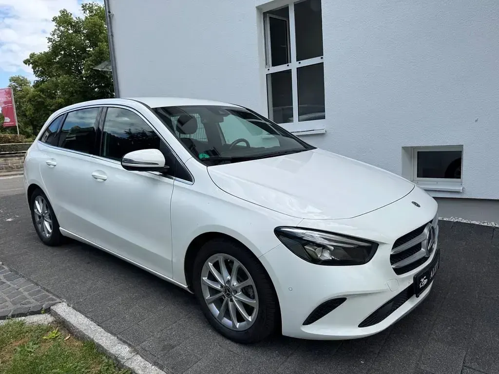 Gebraucht Mercedes B200 150 PS (110 kW) 2019 Weiß Kleinwagen