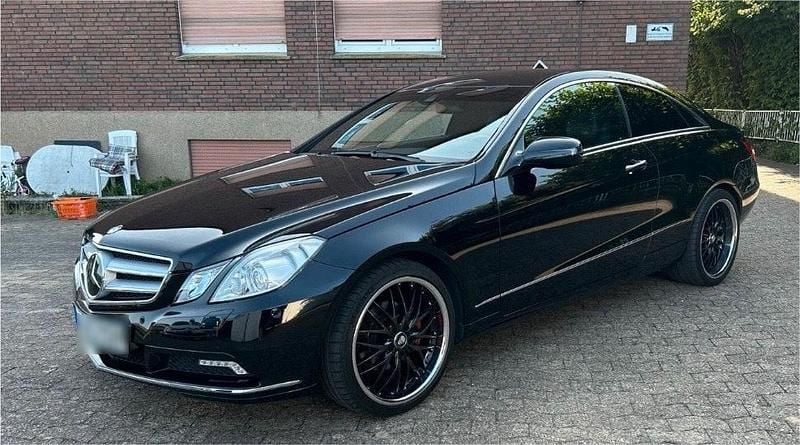 Gebraucht Mercedes E250 204 PS (150 kW) 2009 Schwarz Coupé
