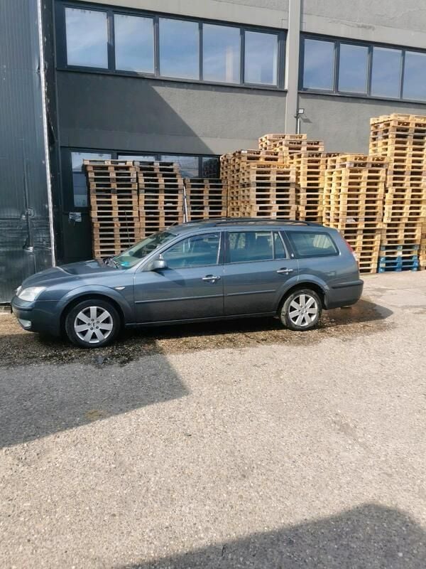 Grau Gebraucht 2004 Ford Mondeo Kombi | 1.250 € - Bild 1/4