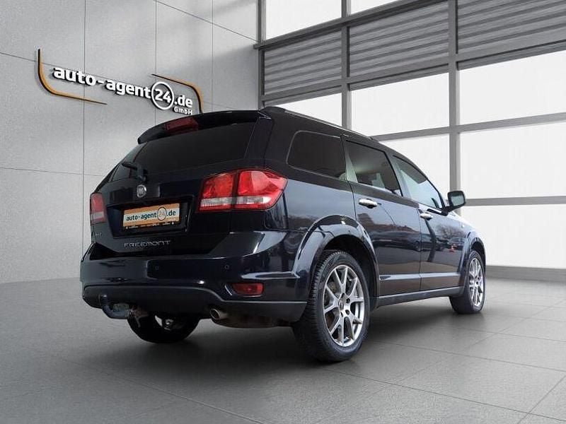 Gebraucht Fiat Freemont Lounge 170 PS (125 kW) 2012 Dunkelblau metallic SUV