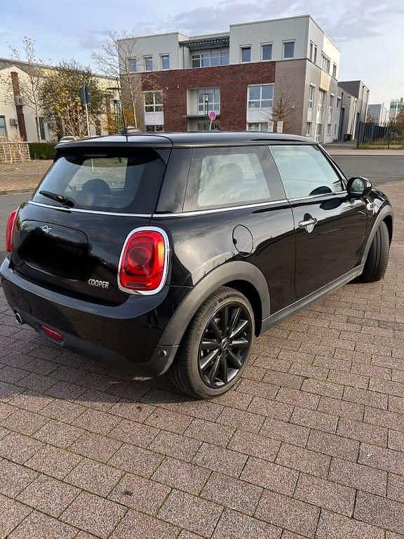 Second-hand Mini Cooper 136 CP (100 kW) 2018 Negru Hatchback