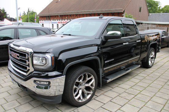 Perlaneraschwarz (metallic) Gebraucht 2017 GMC Sierra SUV | 33.950 € - Bild 1/4