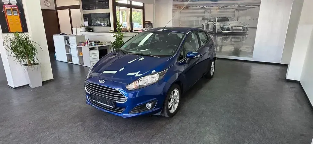 Gebraucht Ford Fiesta Titanium 101 PS (74 kW) 2015 Blau Kleinwagen