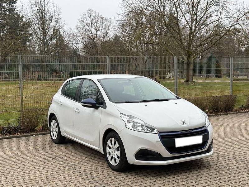 Gebraucht Peugeot 208 68 PS (50 kW) 2016 Weiß Kleinwagen