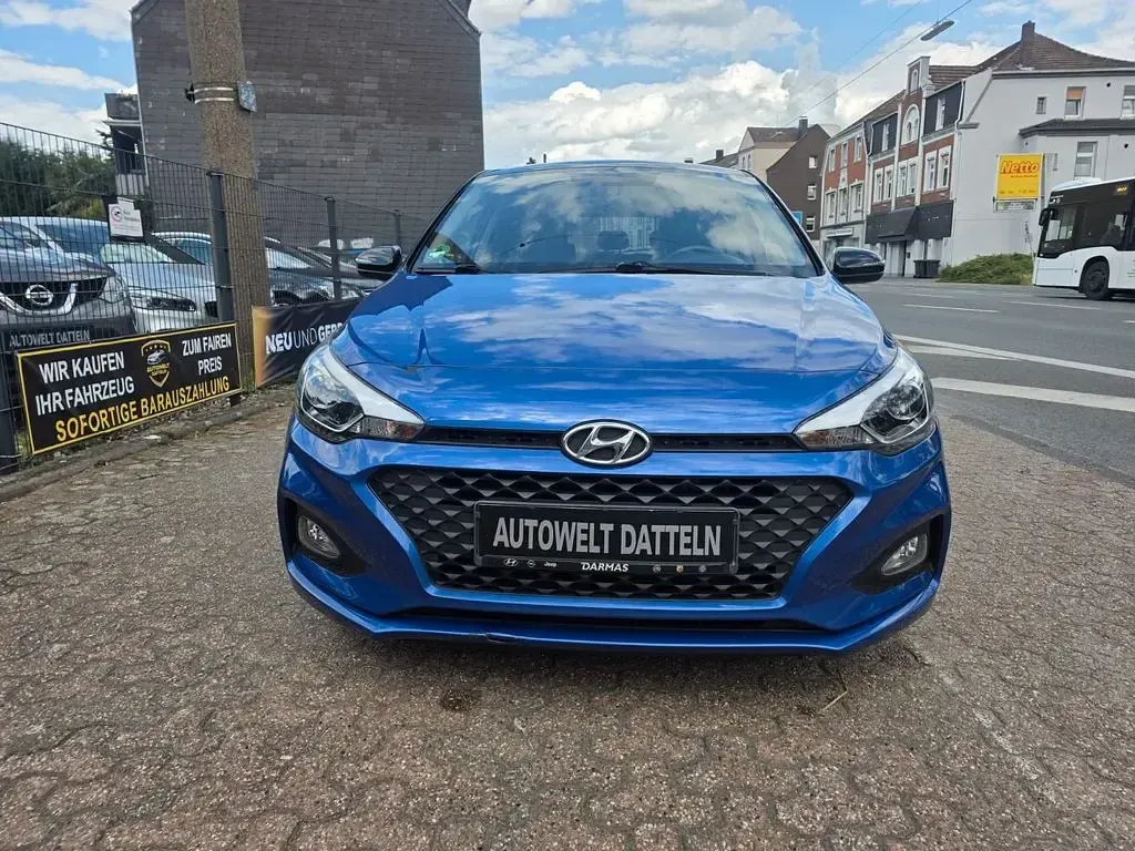 Gebraucht Hyundai i20 Advantage 101 PS (74 kW) 2020 Blau Kleinwagen