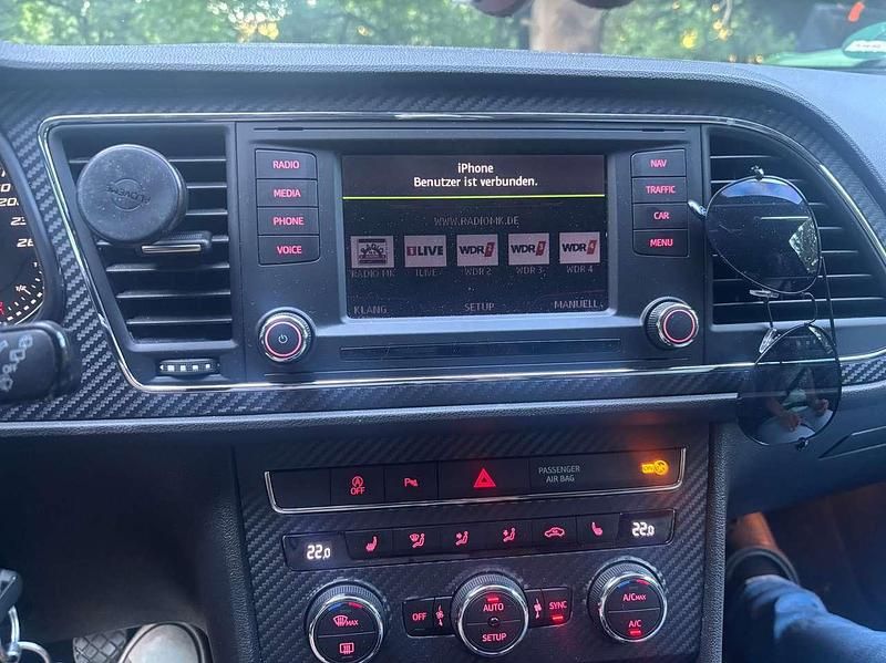Schwarz Gebraucht 2015 Seat Leon ST Kombi | 11.000 € (Etwas zu teuer) - Bild 1/4