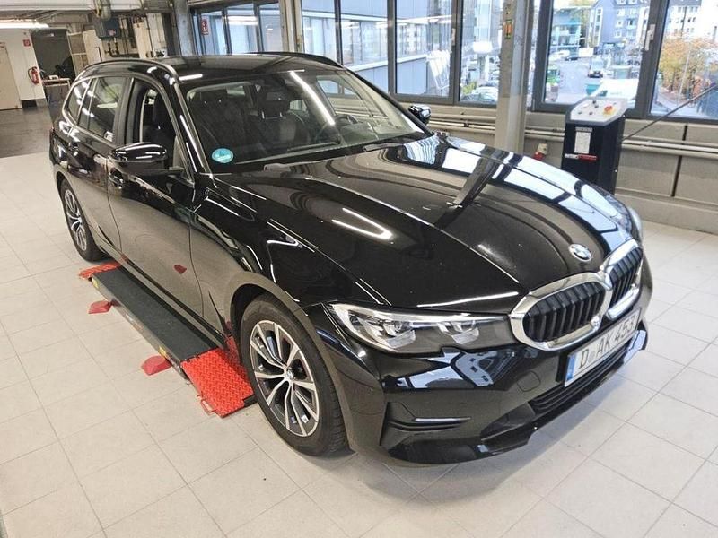 Schwarz Gebraucht 2020 BMW 320 Sport Line Limousine | 21.798 € (Guter Preis) - Bild 1/4