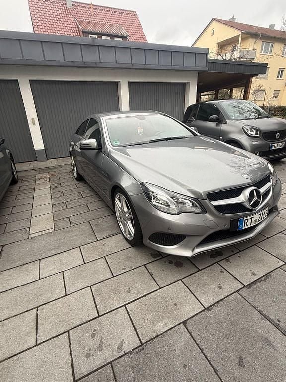 Grau Gebraucht 2014 Mercedes E200 Coupé | 17.990 € (Fairer Preis) - Bild 1/4