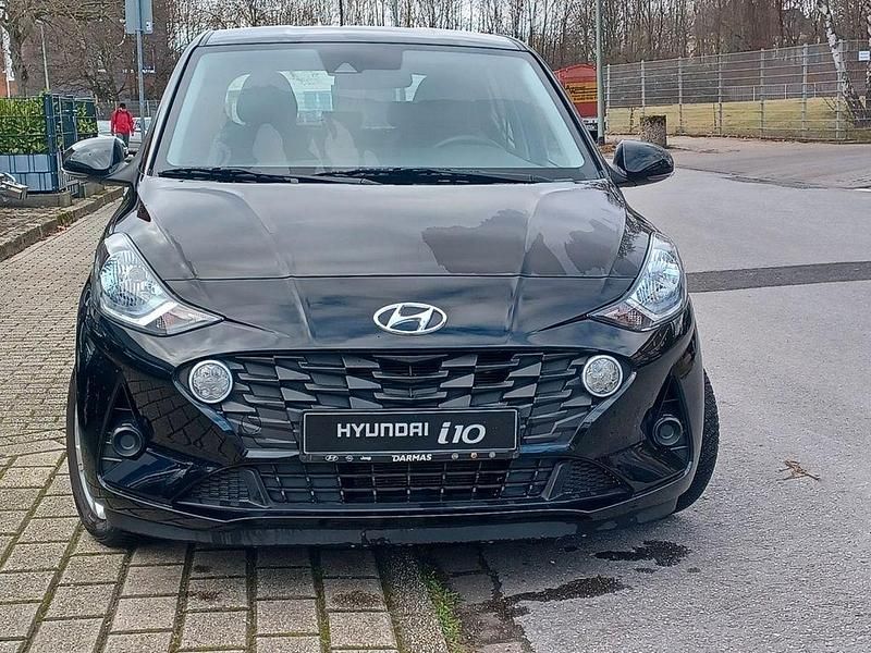 Gebraucht Hyundai i10 Trend 67 PS (49 kW) 2023 Schwarz Kleinwagen