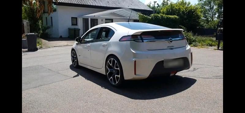 Gebraucht Opel Ampera 150 PS (110 kW) 2012 Weiß Kleinwagen