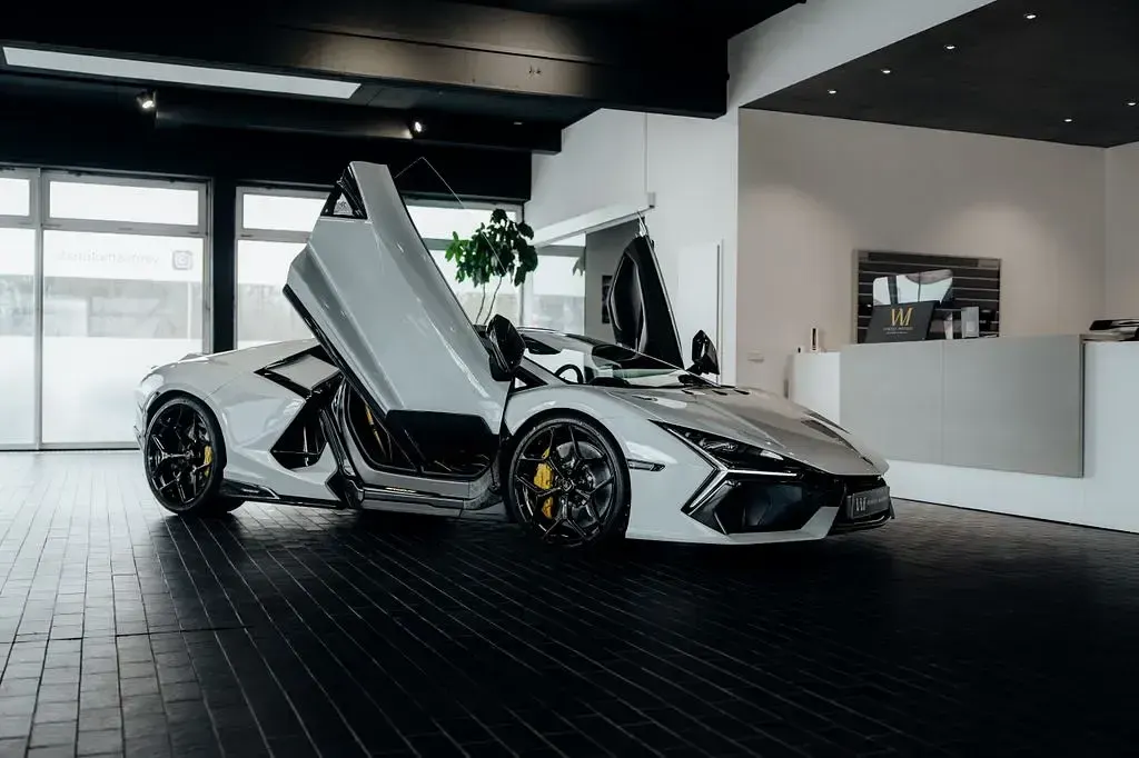 Nuova Lamborghini Revuelto 2026 Grigio Coupé
