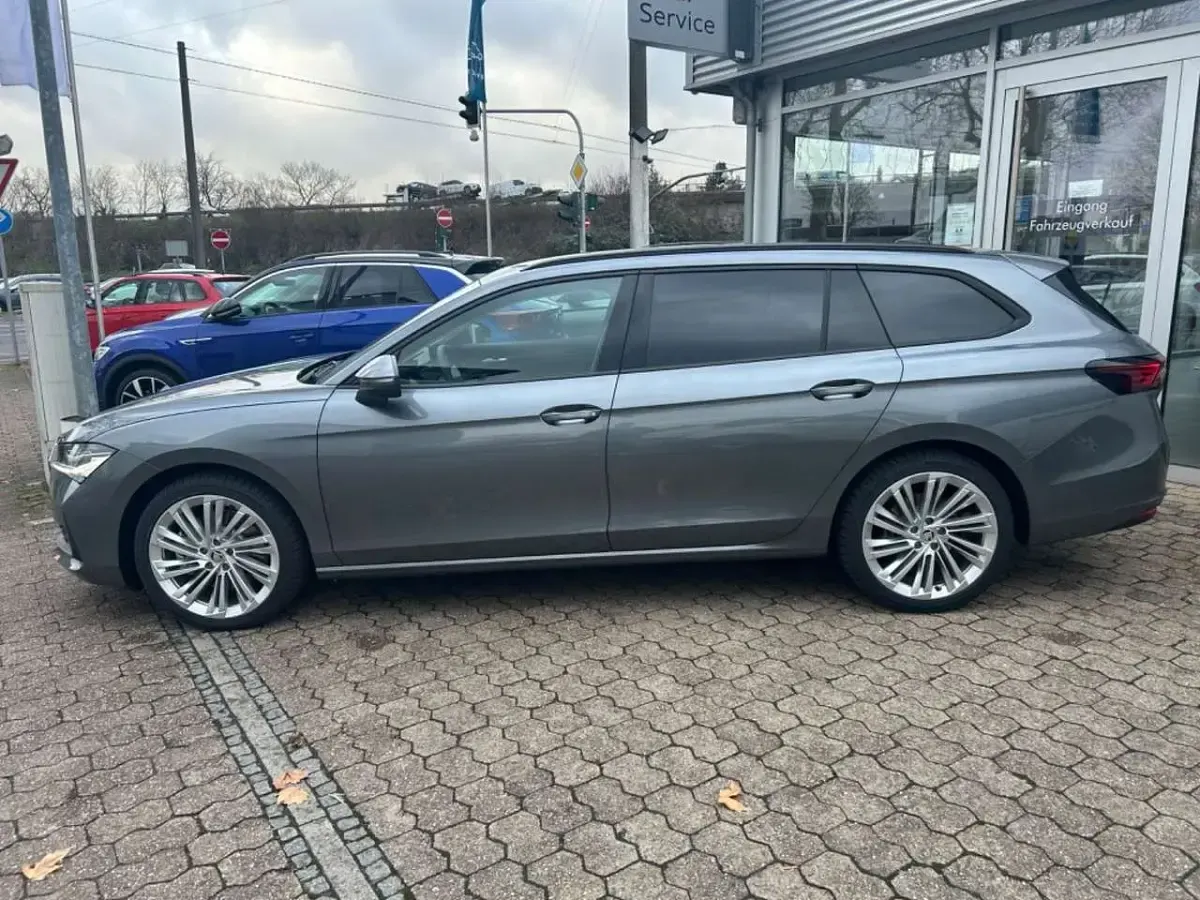 Gebraucht Skoda Superb 193 PS (141 kW) 2024 Graphitegrau metallic Kombi