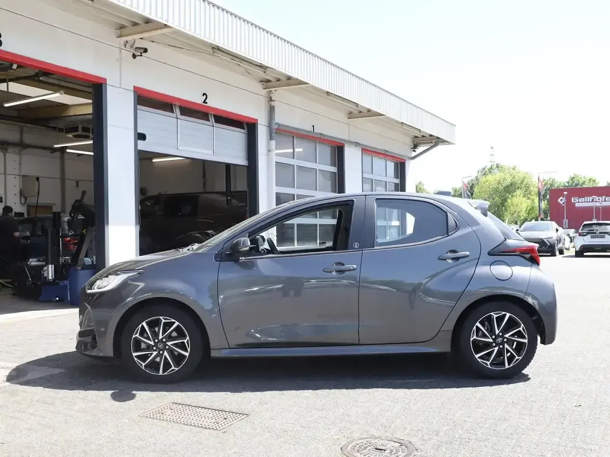 Gebraucht Toyota Yaris Team 116 PS (85 kW) 2022 Grau Kleinwagen
