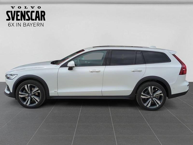 Gebraucht Volvo V60 CC Plus 197 PS (144 kW) 2024 Weiss Kombi
