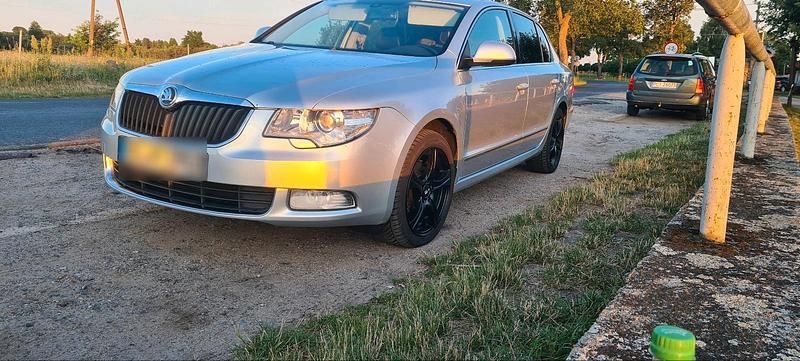 Gebraucht Skoda Superb 160 PS (117 kW) 2009 Silber Limousine