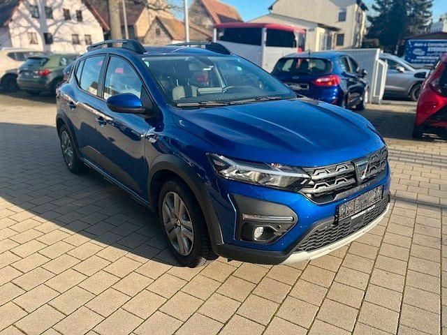Blau Gebraucht 2022 Dacia Sandero Stepway Limousine | 11.700 € (Fairer Preis) - Bild 1/4