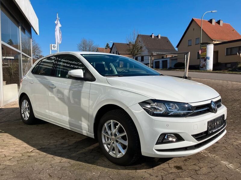 Weiß Gebraucht 2019 VW Polo Comfortline Limousine | 14.790 € (Fairer Preis) - Bild 1/4