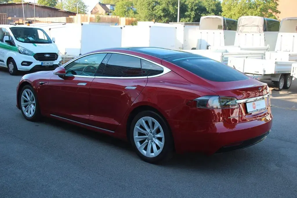 Gebraucht Tesla Model S 311 kW (423 PS) 2018 Rot Kleinwagen