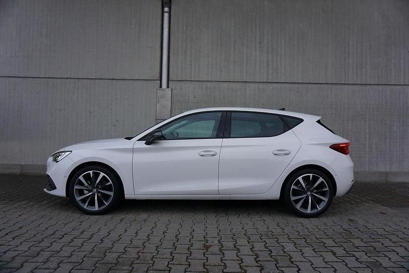 Gebraucht Seat Leon FR 150 PS (110 kW) 2024 Nevada weiß Limousine