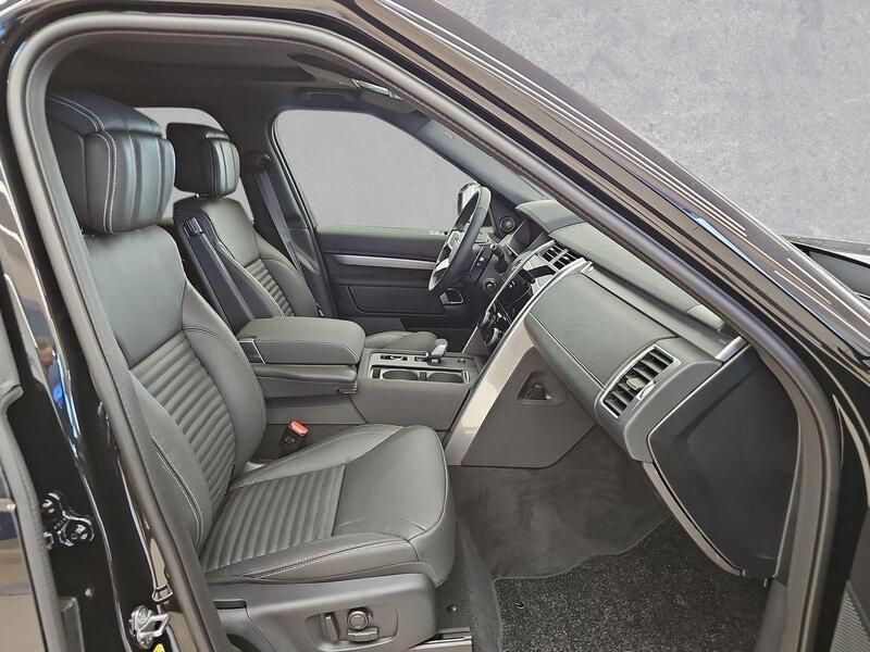 Neu Land Rover Discovery 5 HSE Dynamic 351 PS (258 kW) 2025 Santorini black SUV