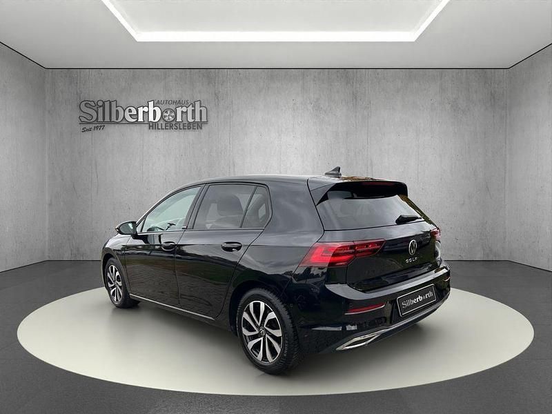 Gebraucht VW Golf VIII Active 150 PS (110 kW) 2022 Schwarz Limousine