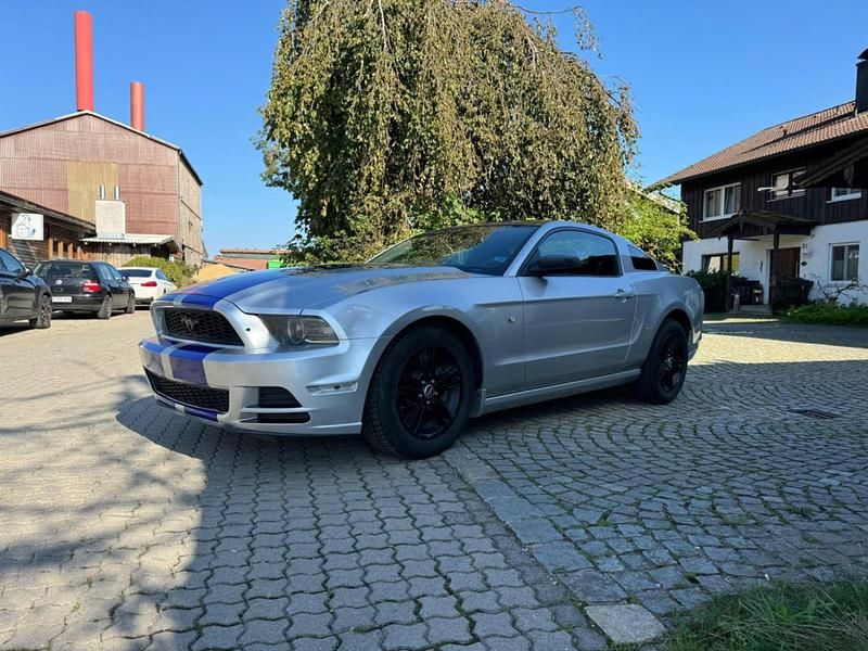 Weiß Gebraucht 2014 Ford Mustang Coupé | 18.000 € (Fairer Preis) - Bild 1/4