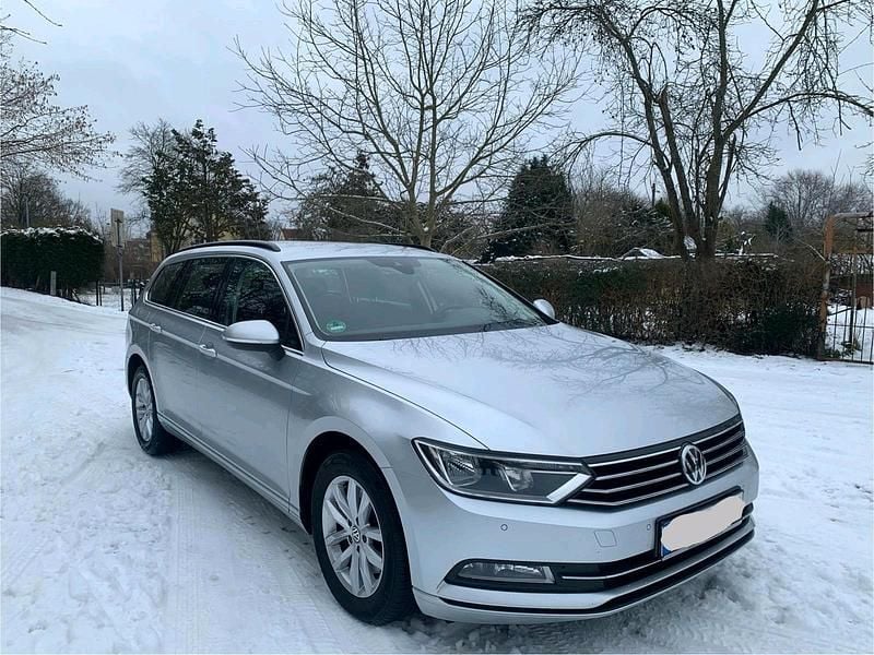 Silber Gebraucht 2018 VW Passat Kombi | 8.250 € (Superpreis) - Bild 1/4