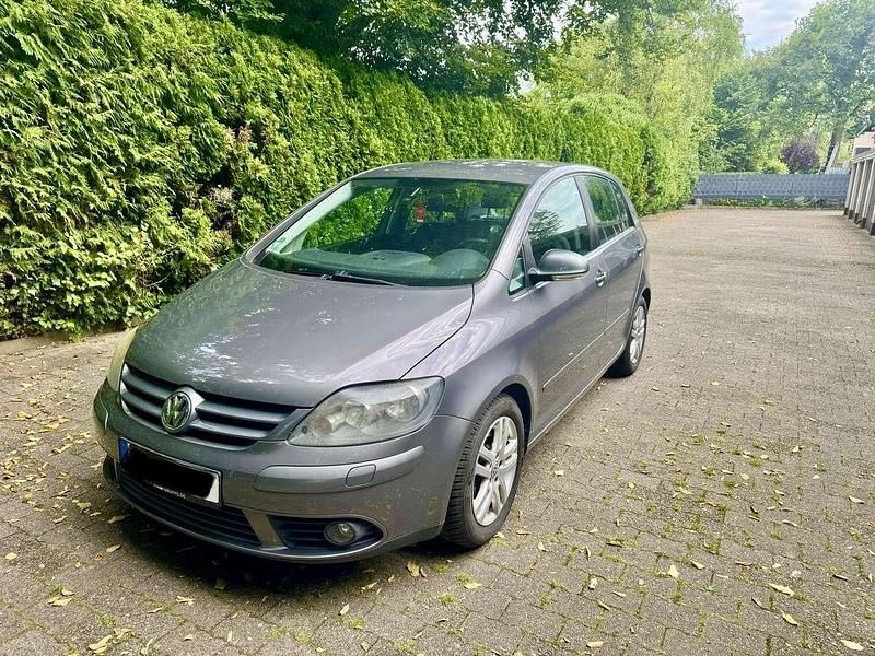 Grau Gebraucht 2007 VW Golf Plus Cross Van / Kleinbus | 5.900 € (Etwas zu teuer) - Bild 1/4