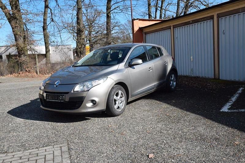 Gebraucht Renault Mégane Expression 101 PS (74 kW) 2009 Silber Limousine