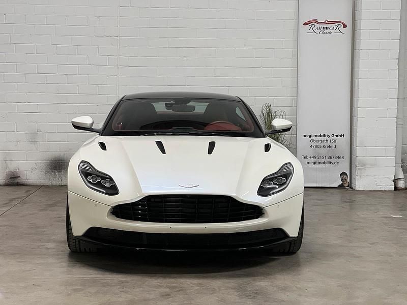 Second-hand Aston Martin DB11 608 CP (447 kW) 2017 Alb Coupe