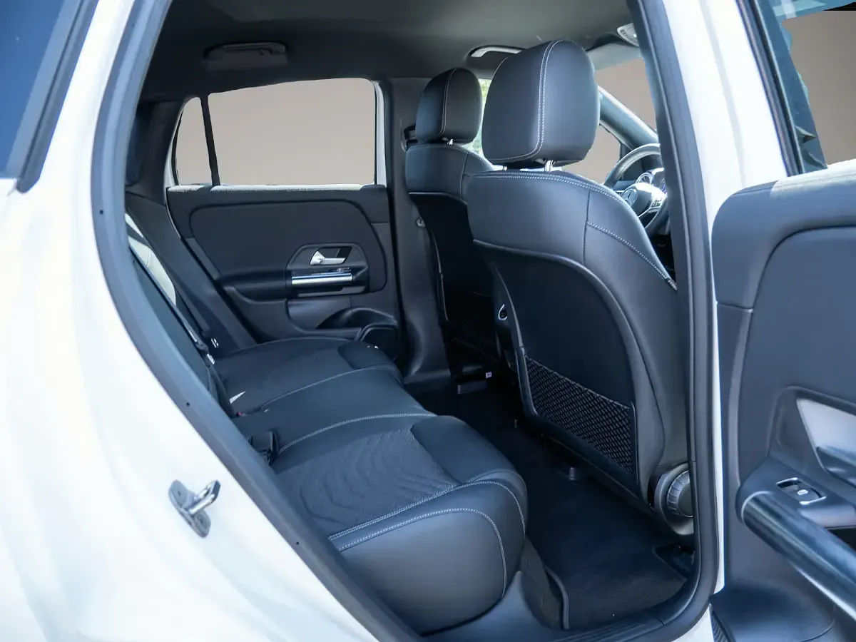 Gebraucht Mercedes EQA250 139 kW (190 PS) 2025 Weiß SUV