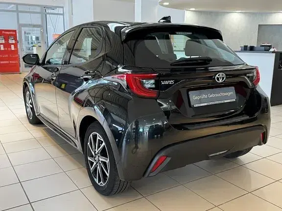 Gebraucht Toyota Yaris Basis 116 PS (85 kW) 2022 Mysticschwarz mica Kleinwagen