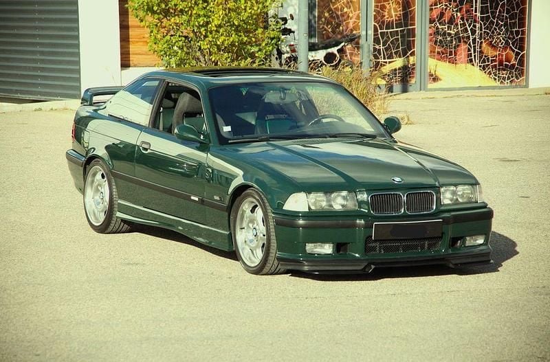 Grün Gebraucht 1995 BMW M3 Sport Line Coupé | 9.900 € - Bild 1/4