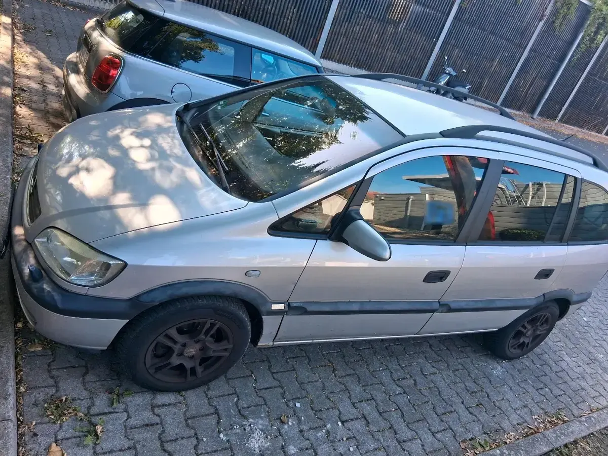 Gebraucht Opel Zafira 147 PS (108 kW) 2002 Silber Van / Kleinbus