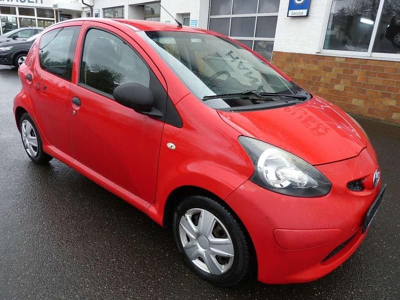 Gebraucht Toyota Aygo 68 PS (50 kW) 2008 Rot Kleinwagen