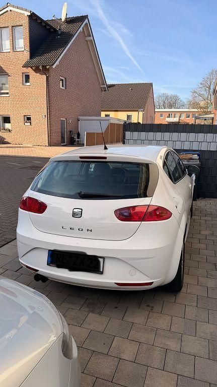 Gebraucht Seat Leon Style 125 PS (91 kW) 2009 Weiß Limousine