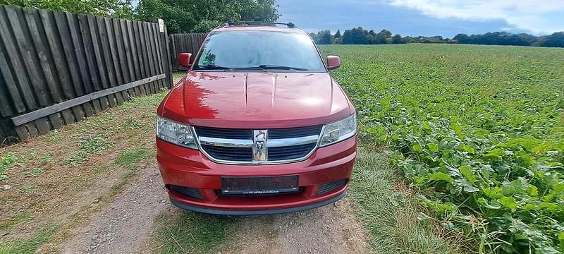 Rot Gebraucht 2009 Dodge Journey SUV | 4.400 € (Etwas zu teuer) - Bild 1/4