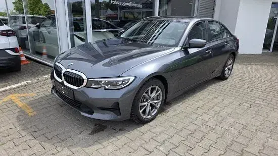 Używany BMW 330e Advantage 252 KM (185 kW) 2020 Szary Sedan/Limuzyna