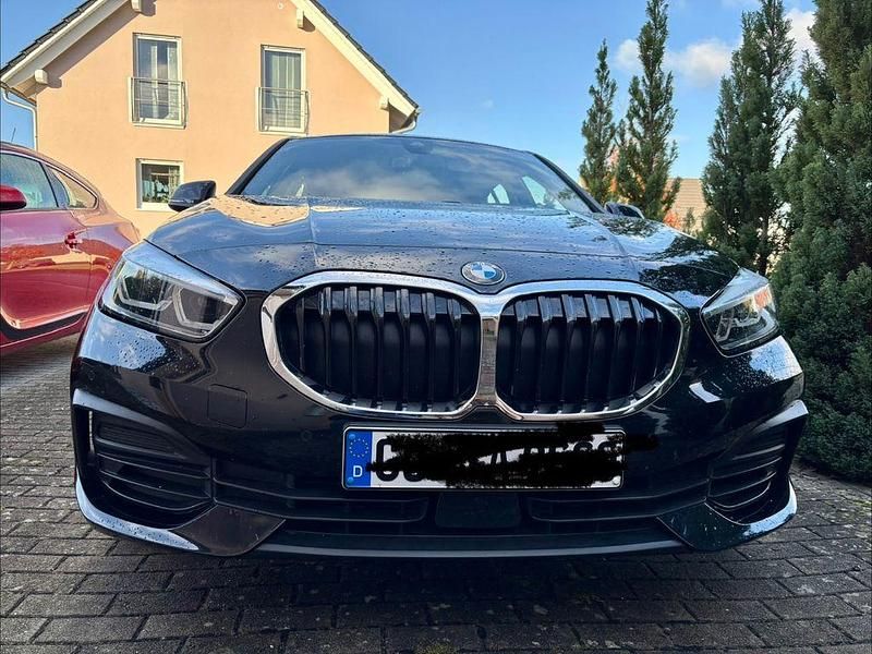 Schwarz Gebraucht 2019 BMW 118 Advantage Kleinwagen | 18.500 € (Fairer Preis) - Bild 1/4