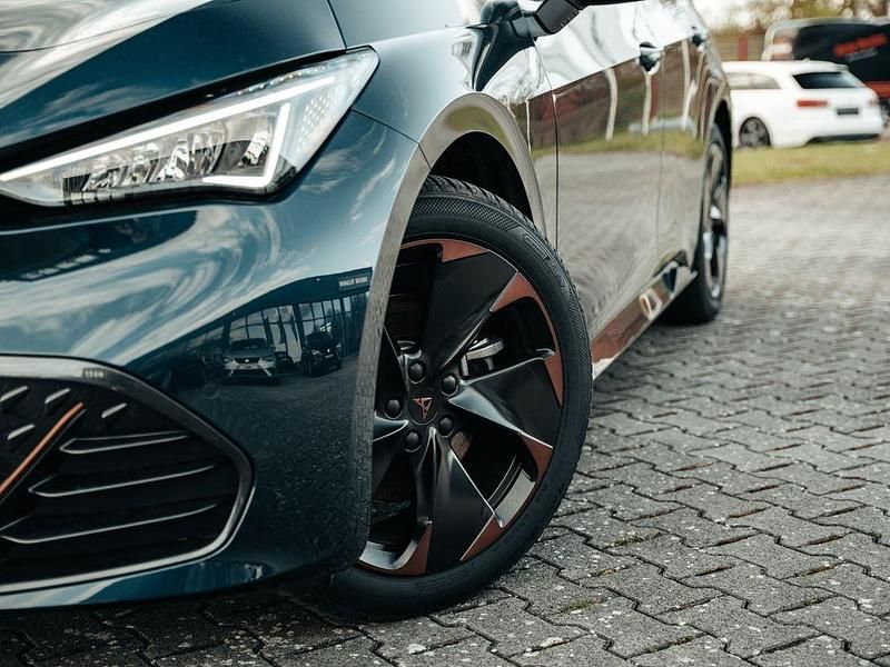 Gebraucht Cupra Born Basis 150 kW (204 PS) 2024 Blau Kleinwagen